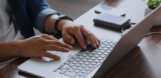 オンラインでPCを操作する様子